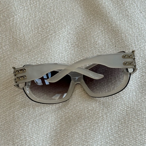 DIOR - Picture 2 of 5